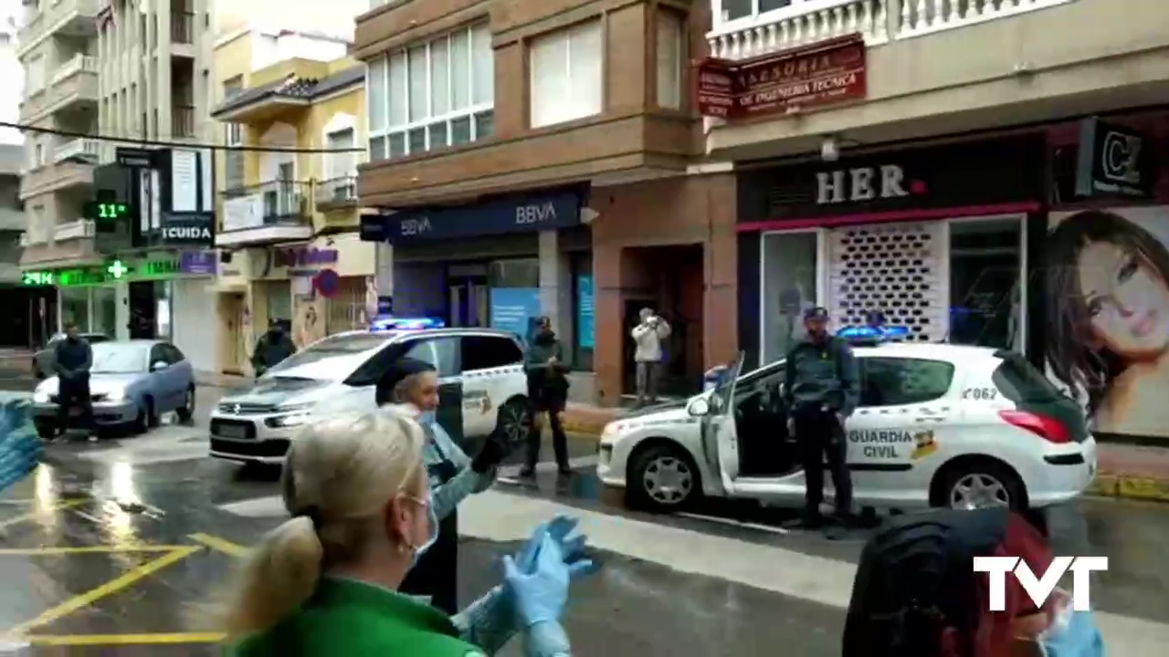 Imagen de Los aplausos se trasladan también a las puertas de los supermercados