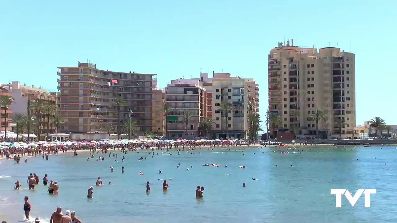 Imagen de Torrevieja contratará un centenar de «controladores» para cumplir la limitación de aforo en playas