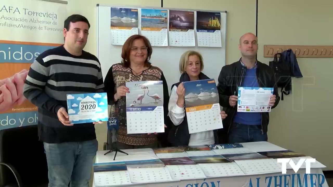 Imagen de Proyecto Mastral entrega 2500 euros a AFA Torrevieja recaudados con los calendarios solidarios