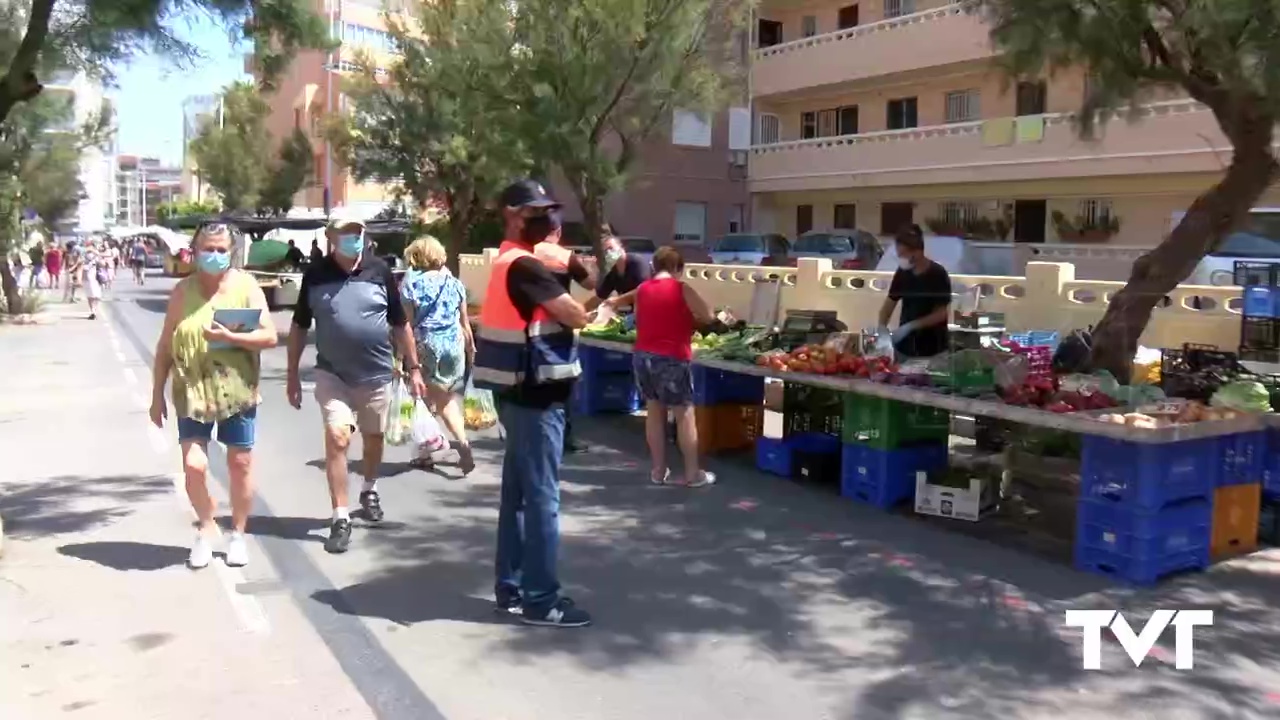 Imagen de El mercadillo de La Mata reabre con 35 paradas