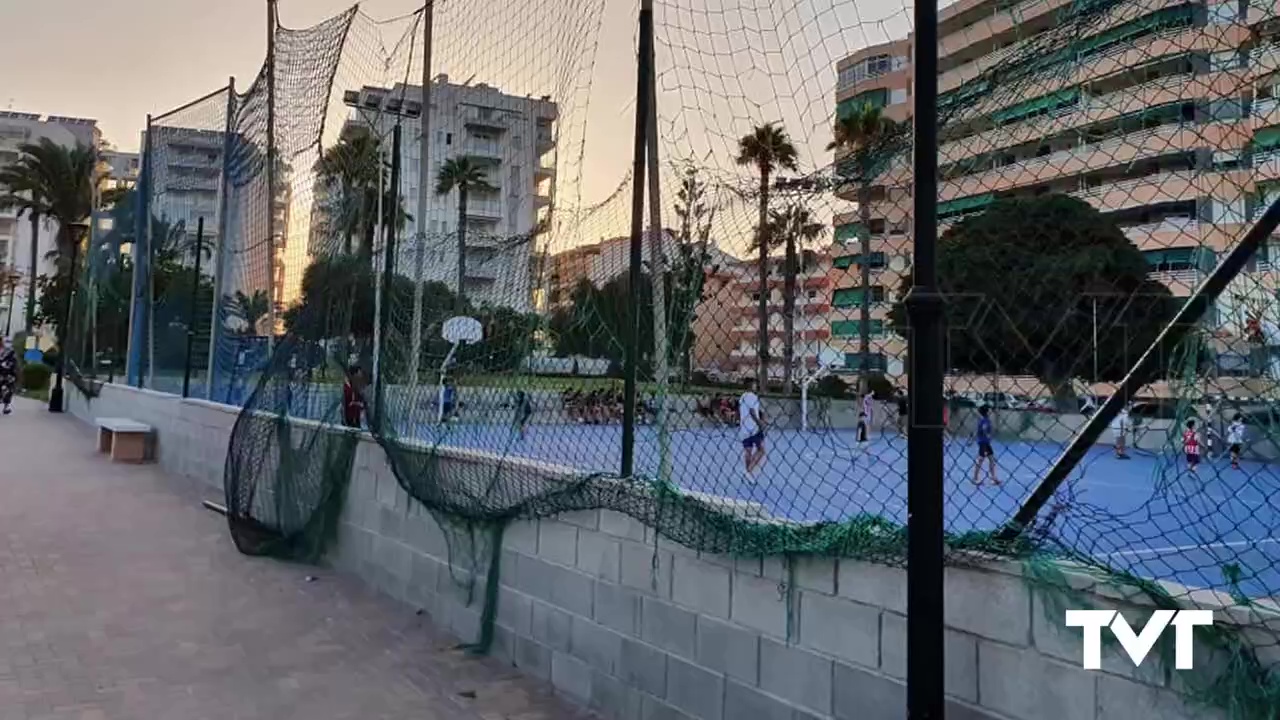 Imagen de Una pista polideportiva deteriorada y poco cuidada