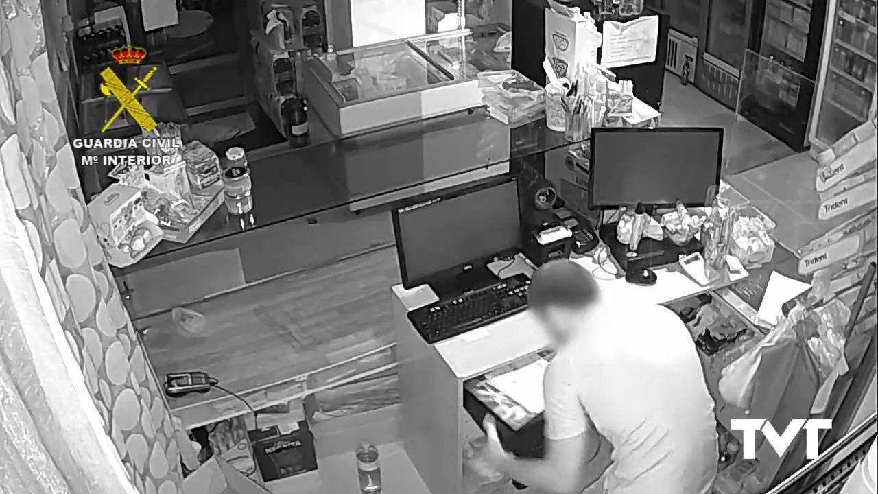 Imagen de La Guardia Civil detiene a los autores de una oleada de robos en establecimientos de Torrevieja