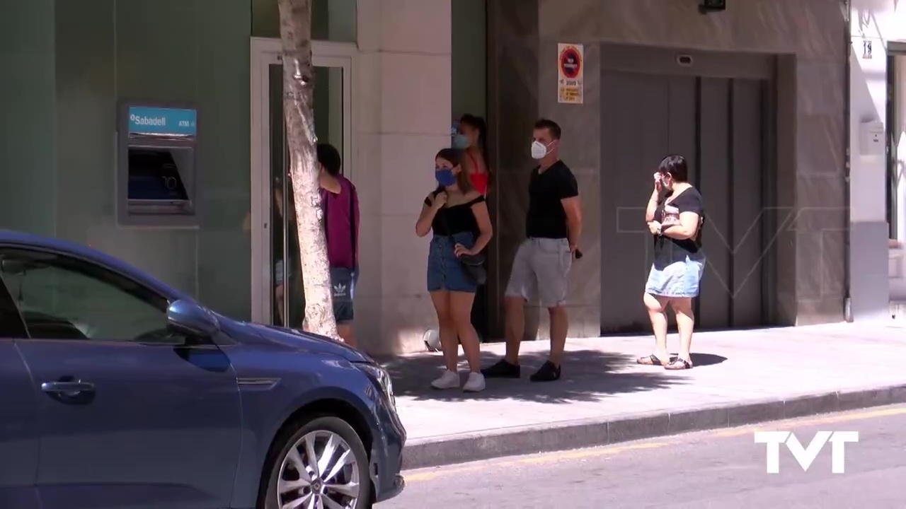 Imagen de Colas en la calle: la odisea para hacer gestiones en la nueva normalidad