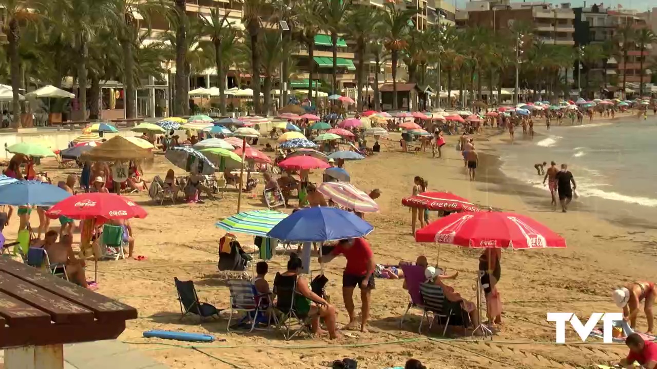 Imagen de Apurando las vacaciones: muchos se resisten a abandonar Torrevieja pese a la llegada de septiembre