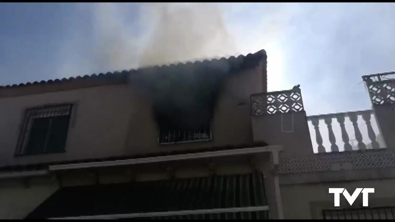Imagen de Una persona herida en el incendio de su casa ubicada en calle Gabriela Mistral