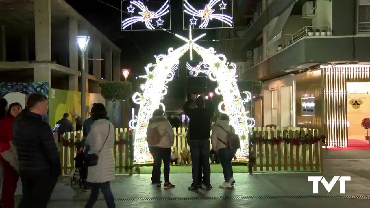 Imagen de Una iluminación y decoración navideña y de Fiestas Patronales que se resiste