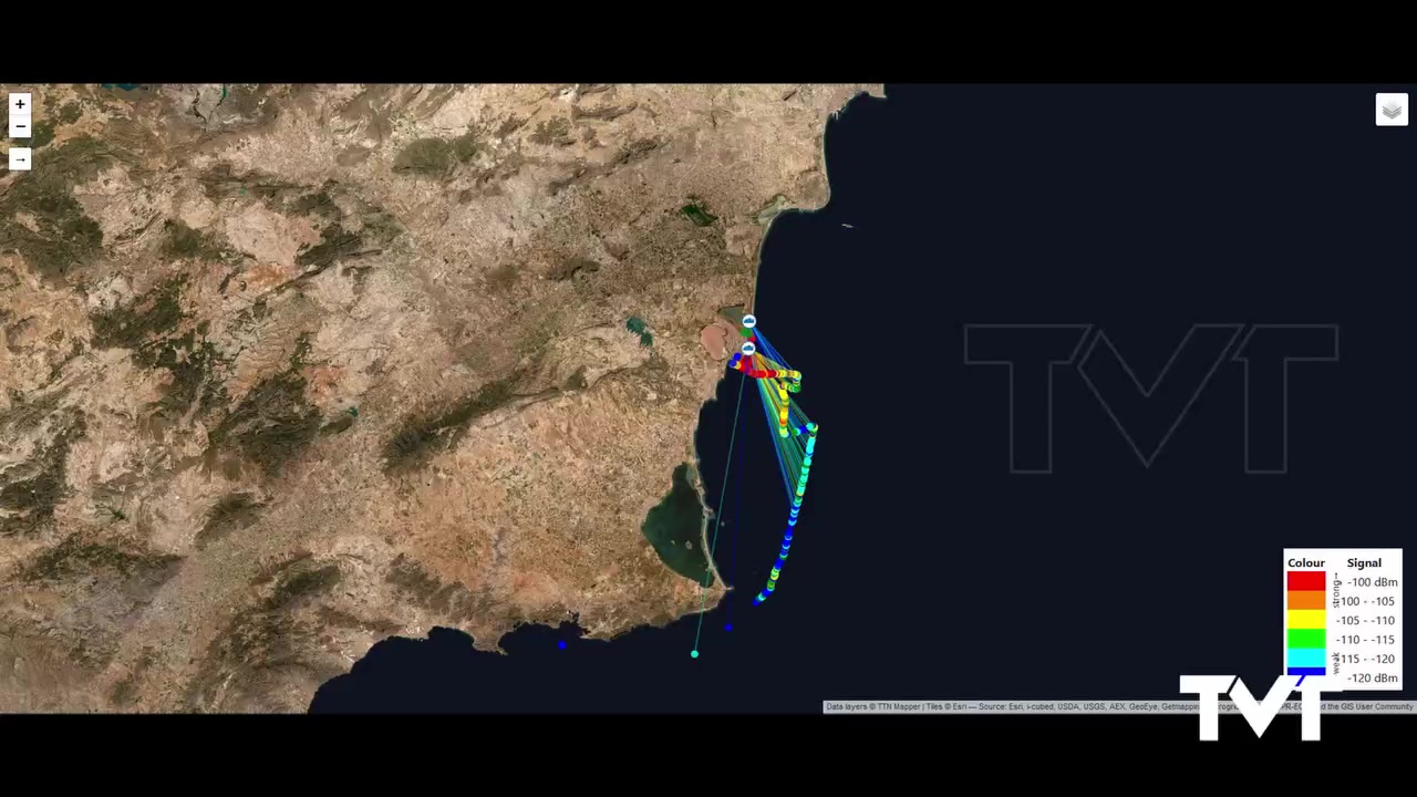 Imagen de P. Mastral trabaja en un proyecto de control de condiciones ambientales en tierra y en mar abierto