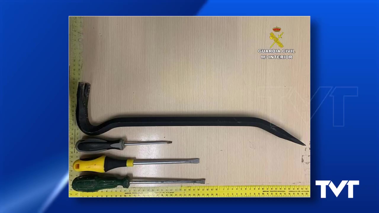 Imagen de La Guardia Civil detiene in fraganti a dos ladrones que acababan de robar en un bar de Torrevieja