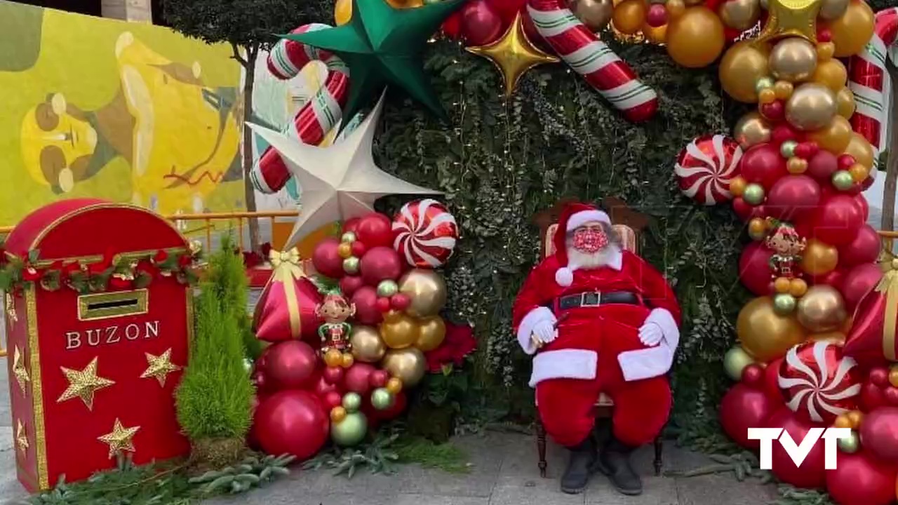 Imagen de  Papa Noel y sus elfos llegan a Torrevieja.