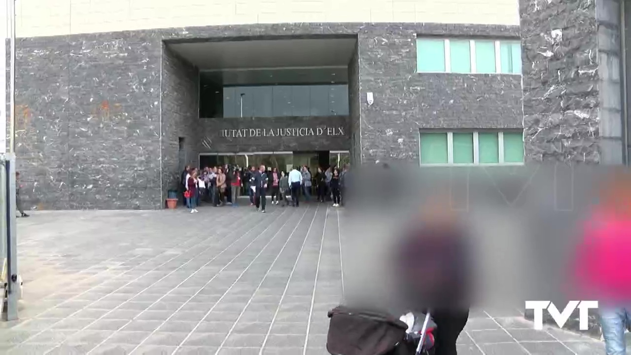 Imagen de Juzgan a 14 jóvenes acusados de pertenecer a la banda «Lion Black» localizada en Torrevieja
