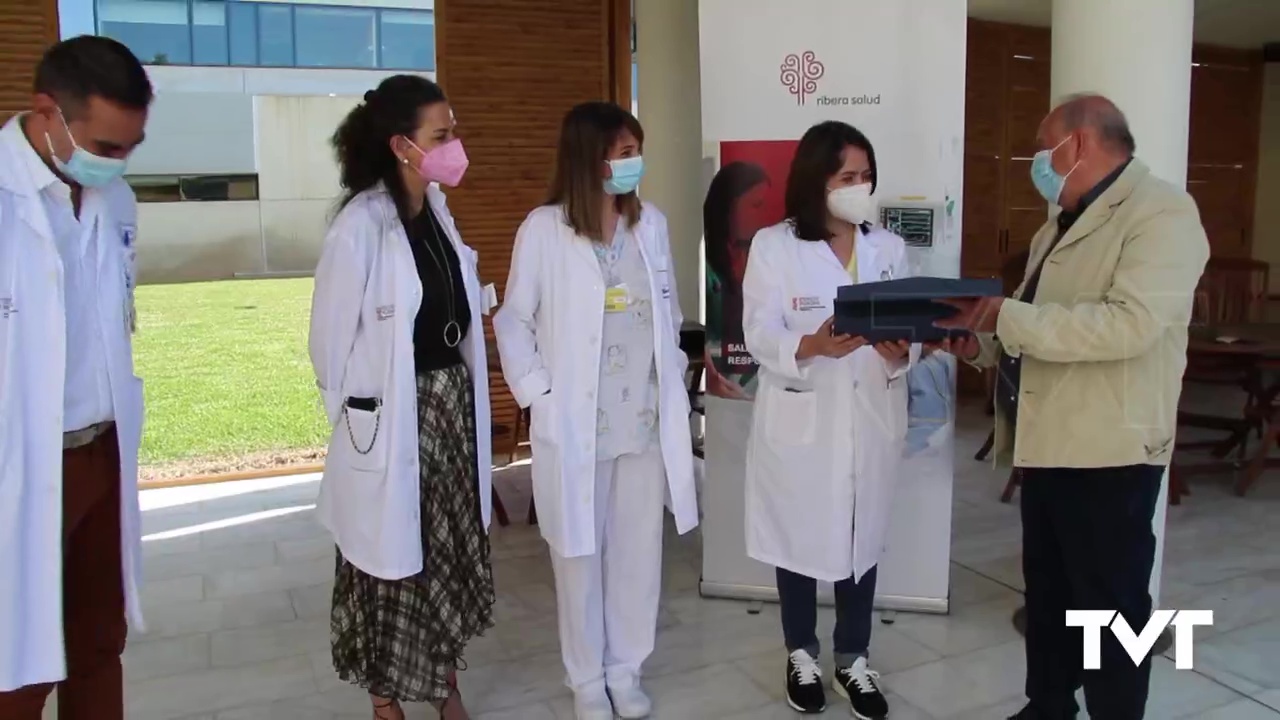 Imagen de Familia torrevejense agradece a los profesionales del hospital el cuidado para con una paciente