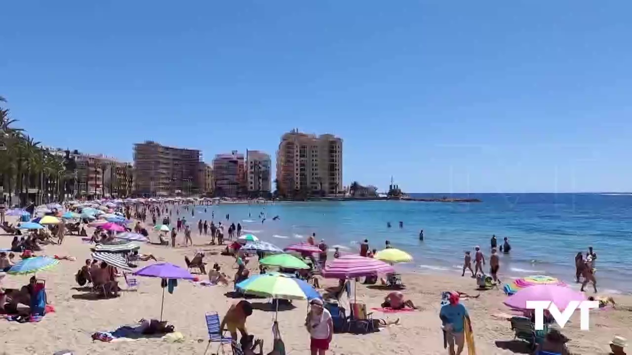 Imagen de Torrevieja disfruta de un domingo veraniego, con temperaturas que subieron de los 30 grados