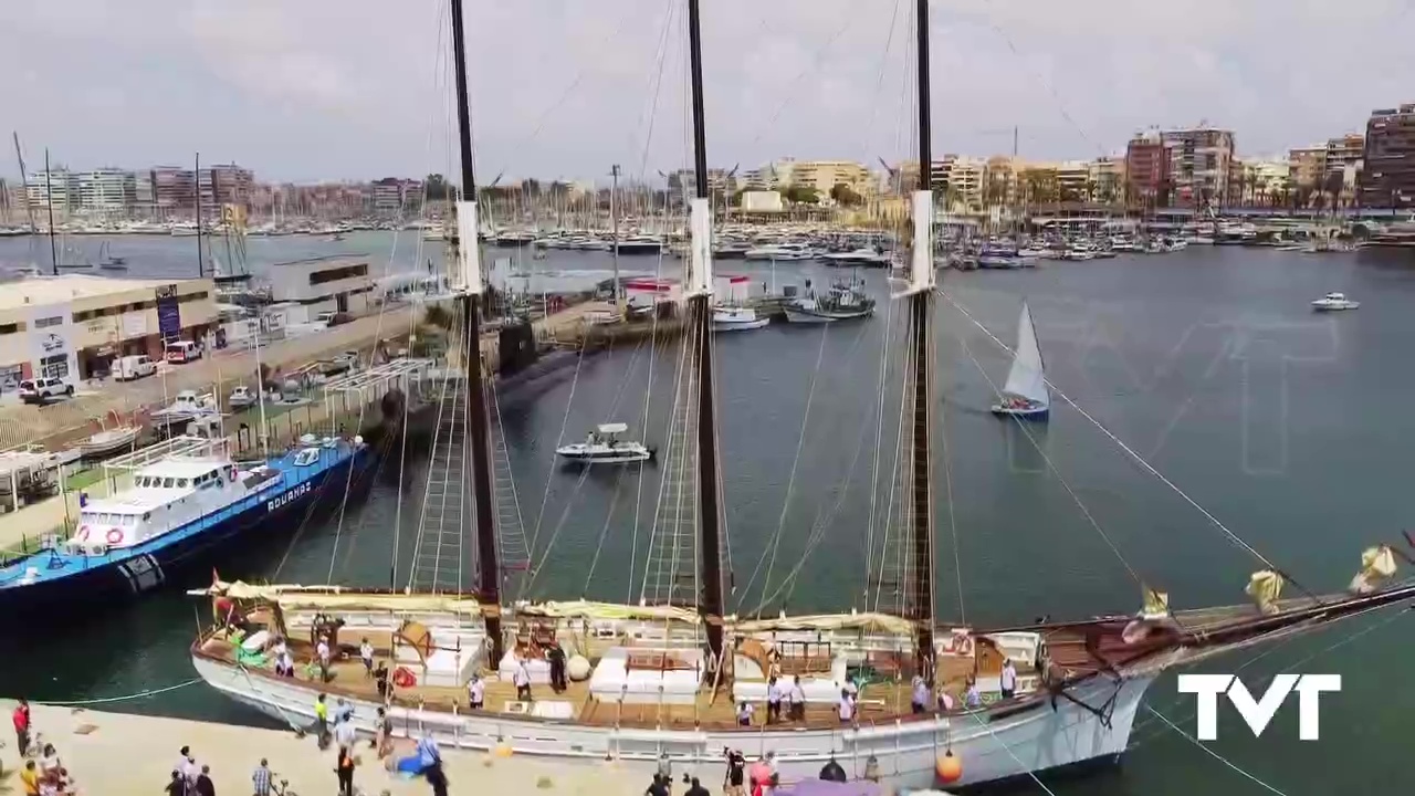 Imagen de Más de 3000 personas visitan el Pascual Flores en los cinco días que ha estado atracado en el puerto