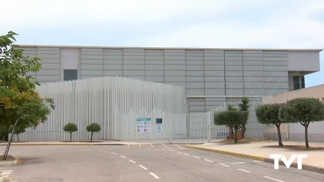 Imagen de El pabellón polideportivo blanco continúa pendiente de las obras que permitan su apertura