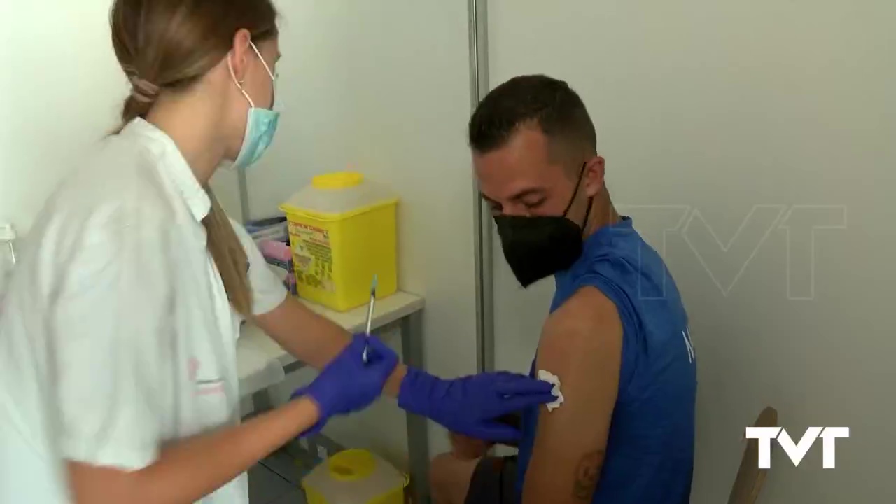 Imagen de Arranca la vacunación del grupo de 20-29 años en el CMO de Torrevieja
