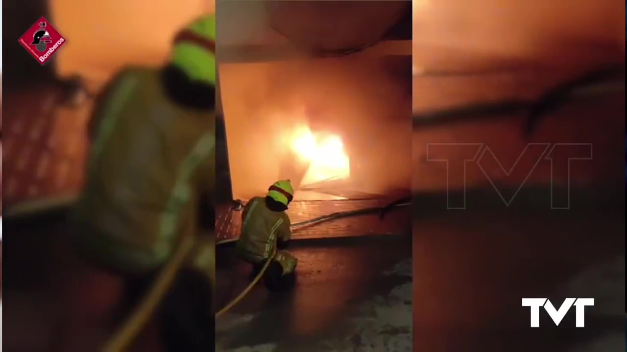 Imagen de El incendio en el cuadro eléctrico de un edificio de Torrevieja obliga a desalojar a varios vecinos