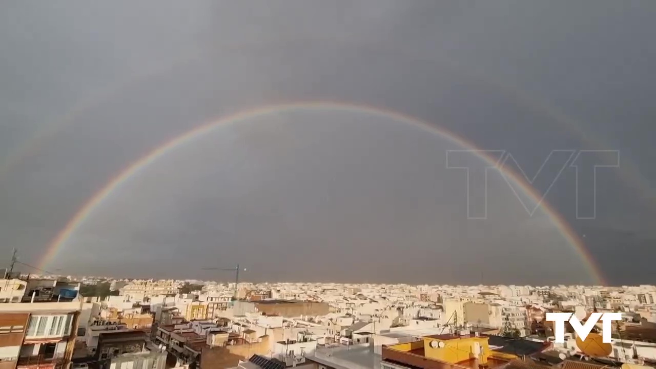 Imagen de El cielo de Torrevieja nos regala hoy un arcoíris doble
