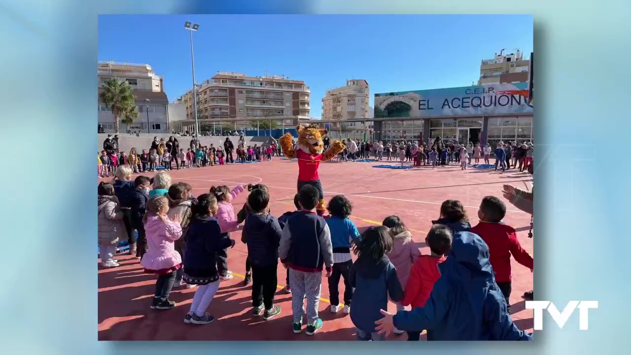 Imagen de Comienza la actividad «Lola en los coles» para promocionar el Mundial de Balonmano Femenino