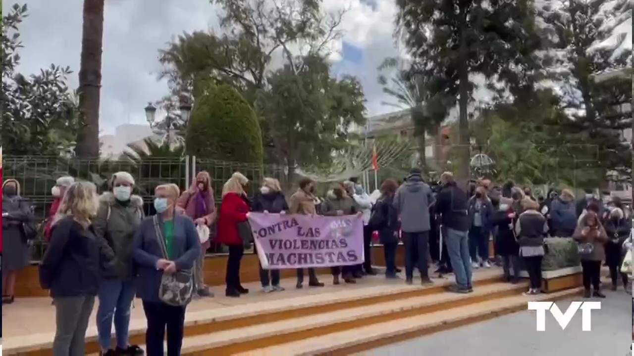 Imagen de Una Torrevieja sobrecogida y rota de dolor muestra su indignación