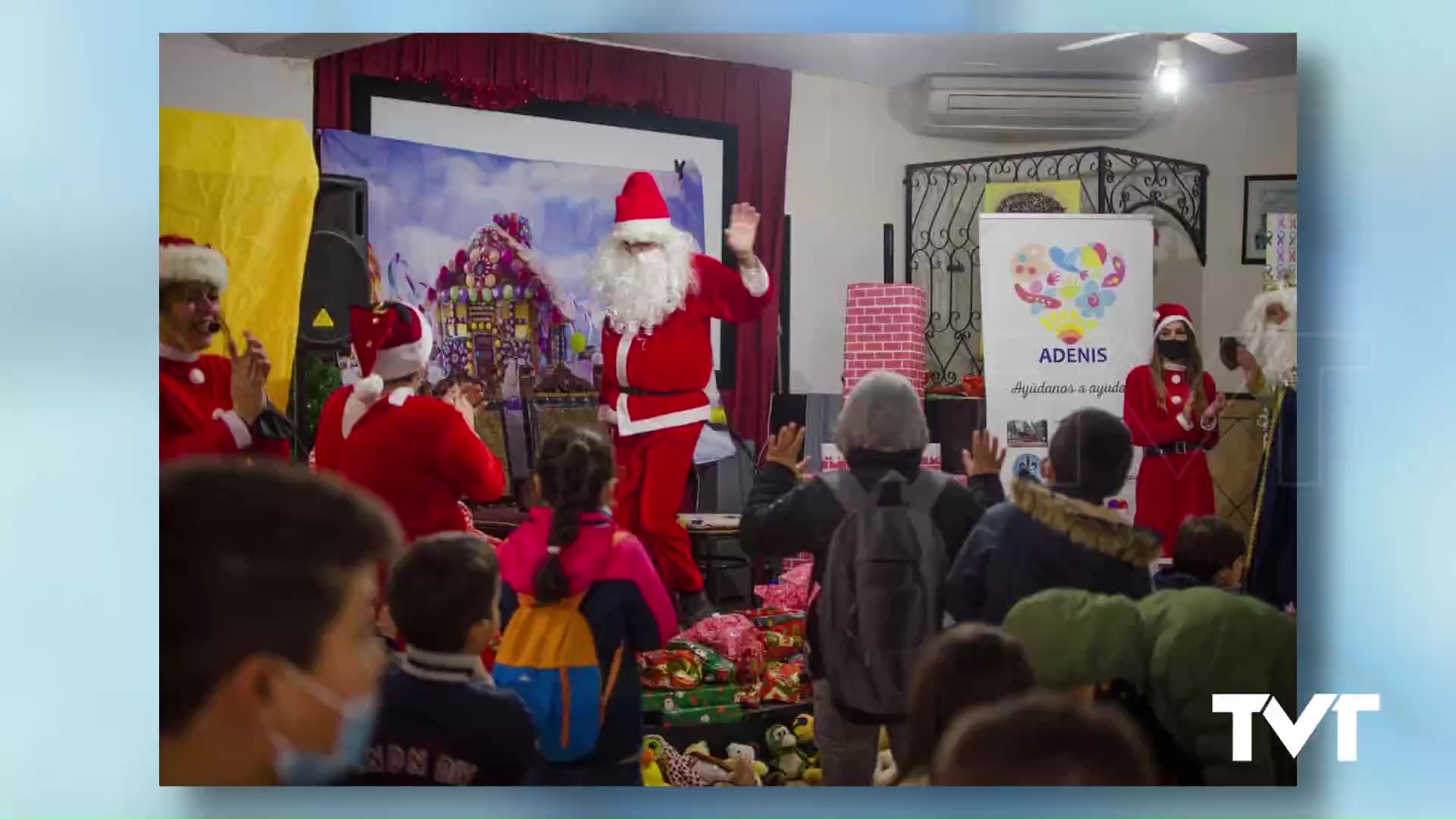 Imagen de Adenis entrega juguetes y cestas navideñas a las familias más desfavorecidas