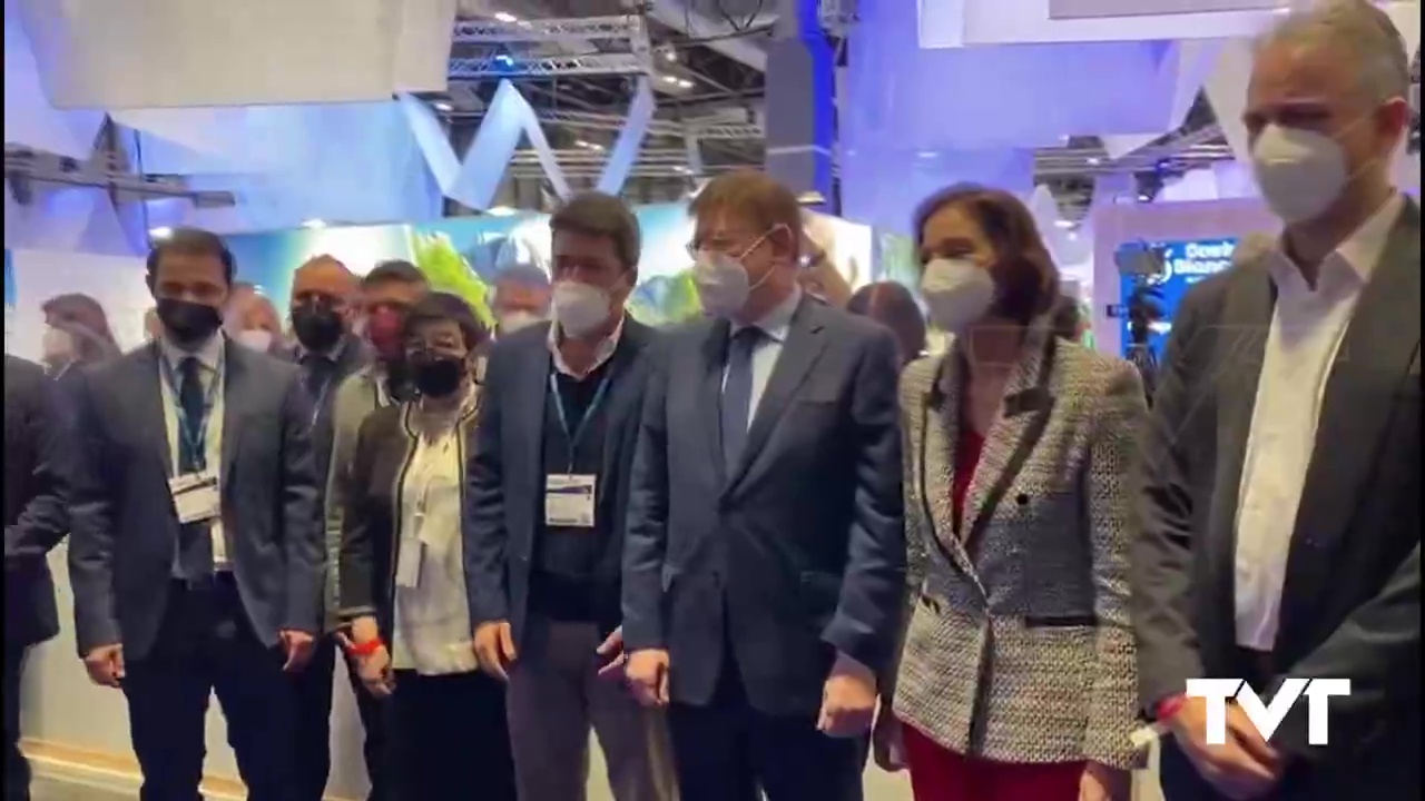 Imagen de Ximo Puig visita los stands de la Vega Baja en FITUR