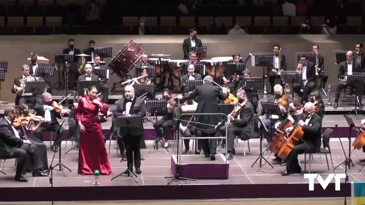 Imagen de La Orquesta Sinfónica brilla sobre el escenario con Monserrat Martí y Luis Santana