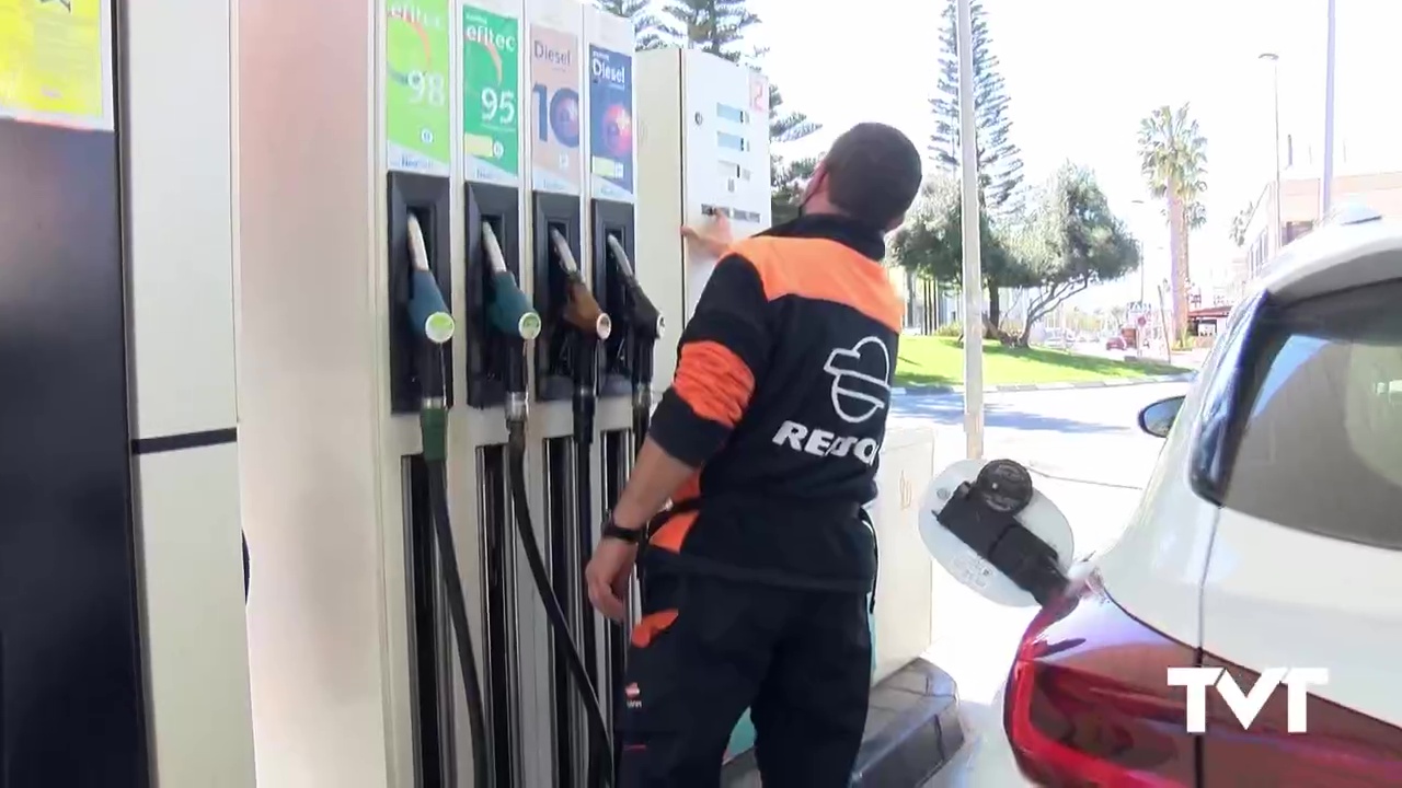 Imagen de Primer día del descuento de 20 ctmos/litro en las gasolineras de Torrevieja