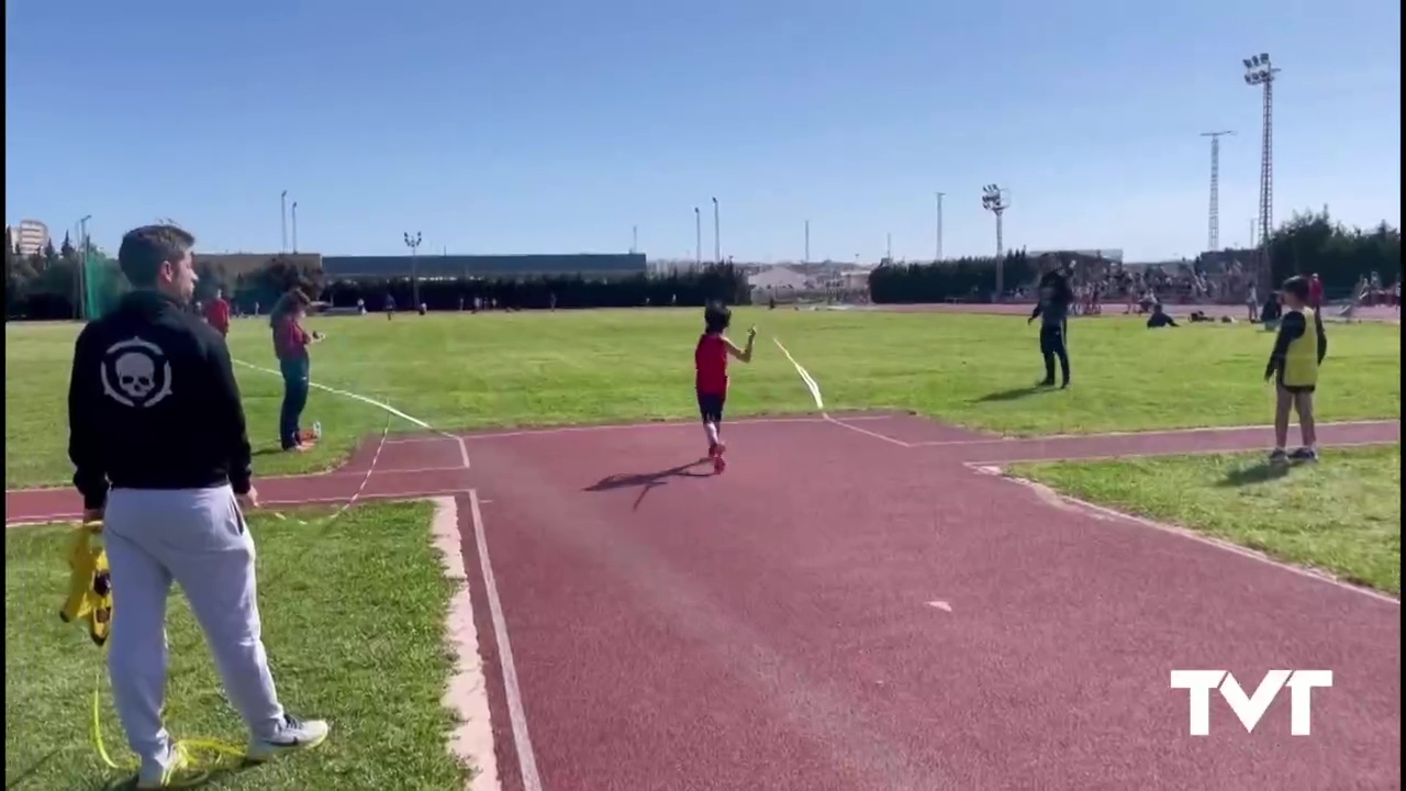 Imagen de Gran ambiente deportivo con natación y atletismo en las instalaciones torrevejenses