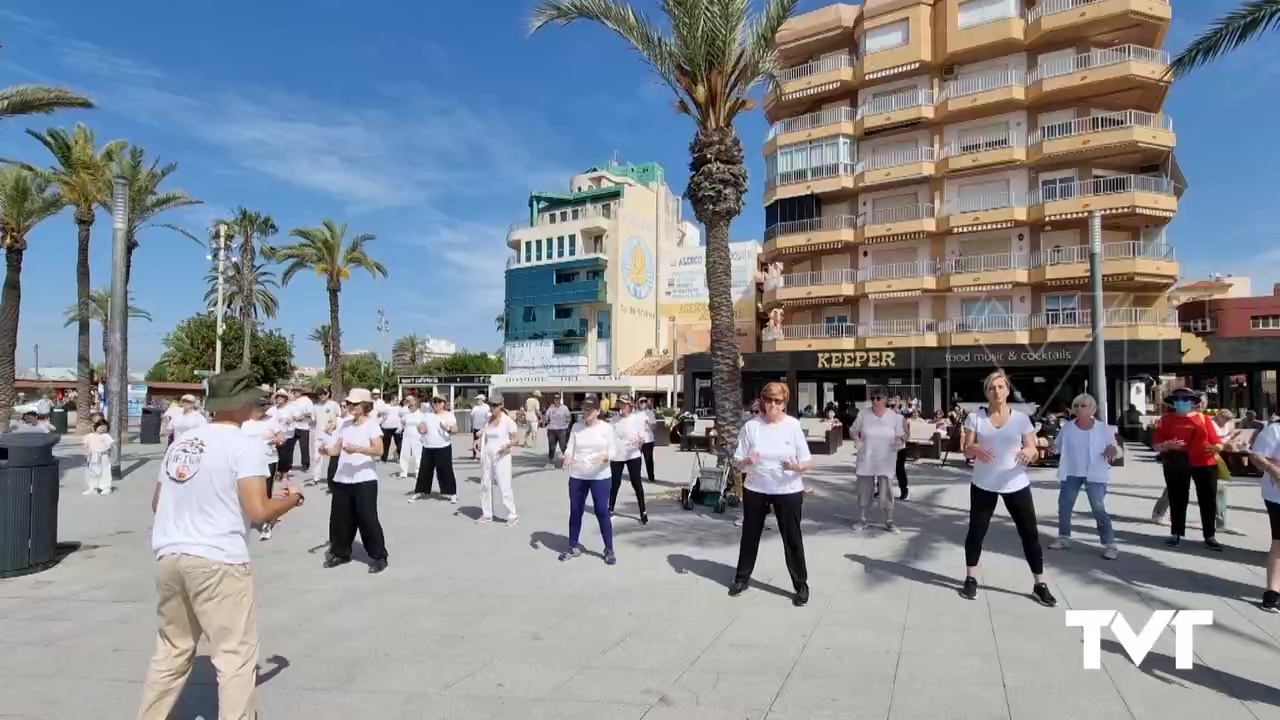 Imagen de Más de un centenar de personas participa en la exhibición de taichi de Asimepp