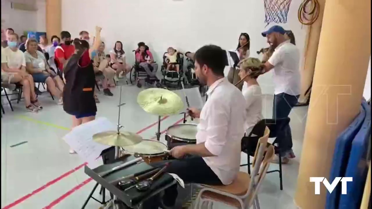 Imagen de El centro ALPE de Torrevieja recibe la visita de músicos del ADDA Sinfónica