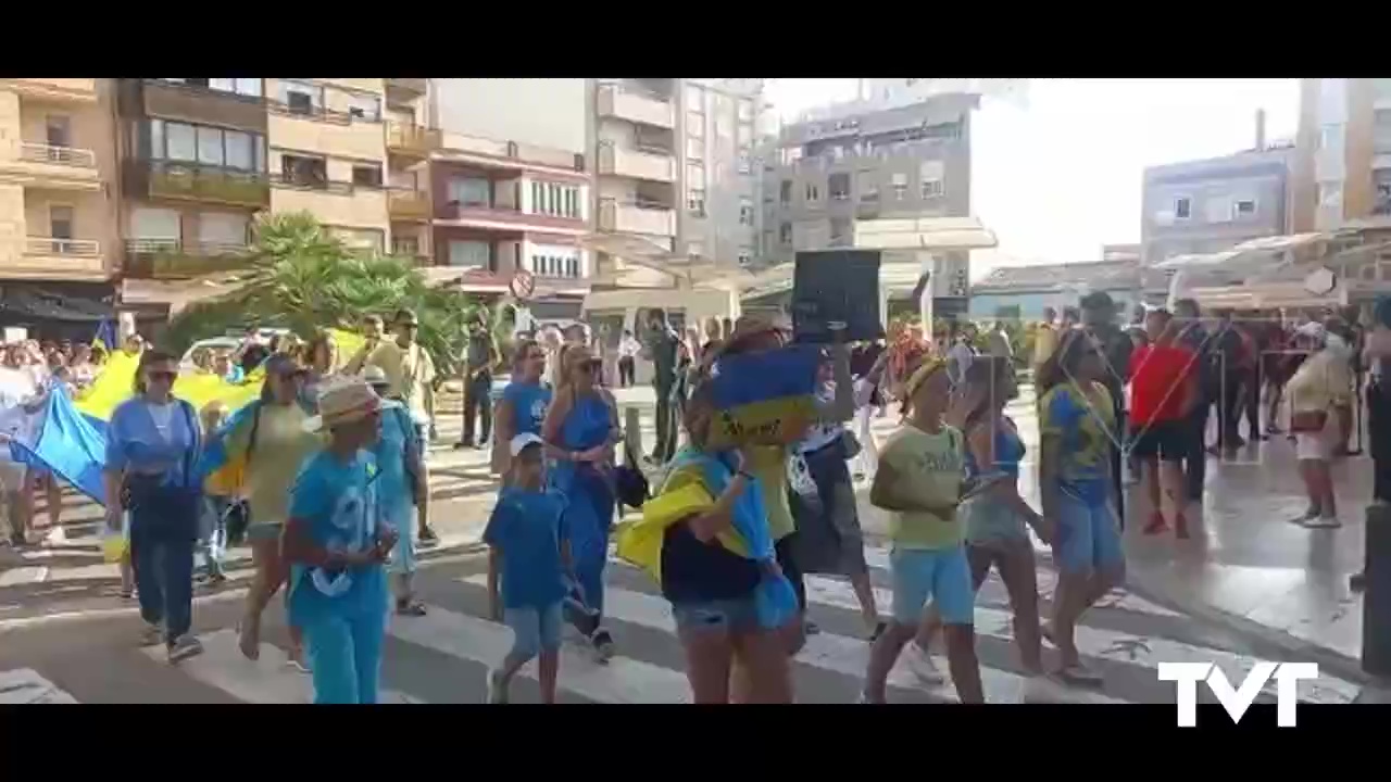 Imagen de Cientos de ciudadanos ucranianos se concentran pacíficamente en las puertas del Teatro