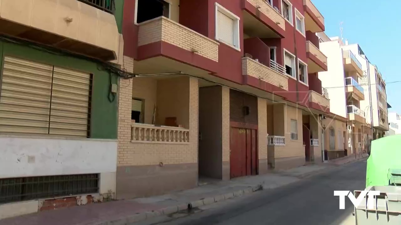 Imagen de Los bomberos sofocan un incendio declarado en una vivienda de Torrevieja okupada