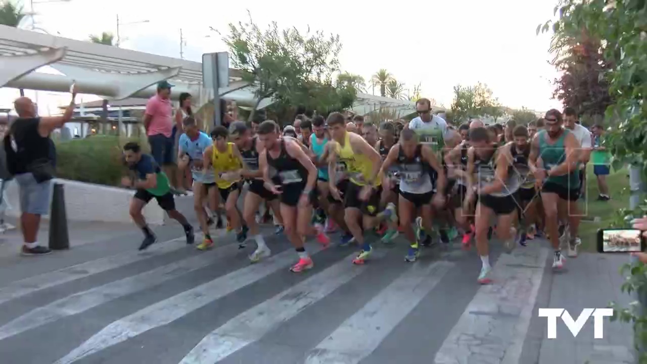 Imagen de La V Legua Nocturna Puerto de Torrevieja se tiñe de luto