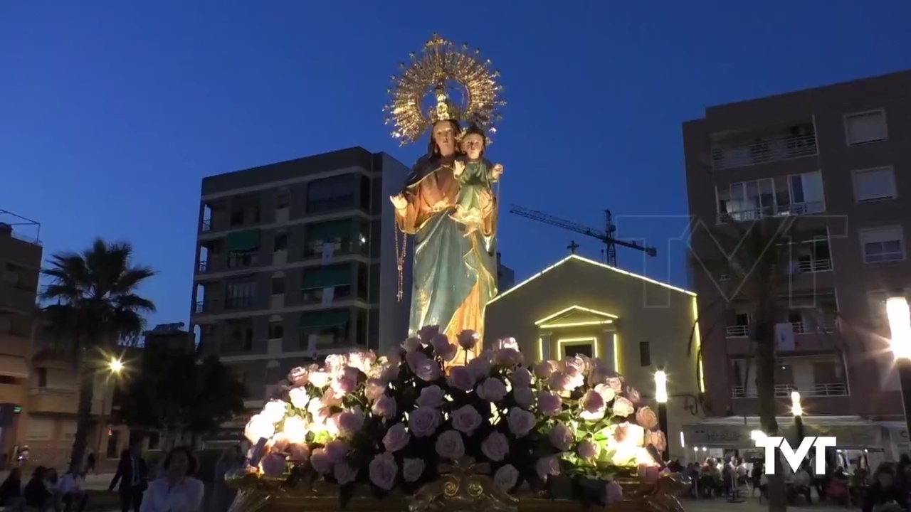 Imagen de La Mata vive con devoción una de las procesiones más numerosas de cuantas se recuerdan