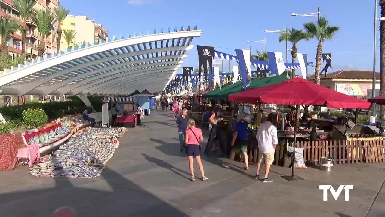 Imagen de El Paseo Vista Alegre convertido en un mercado marinero y pirata