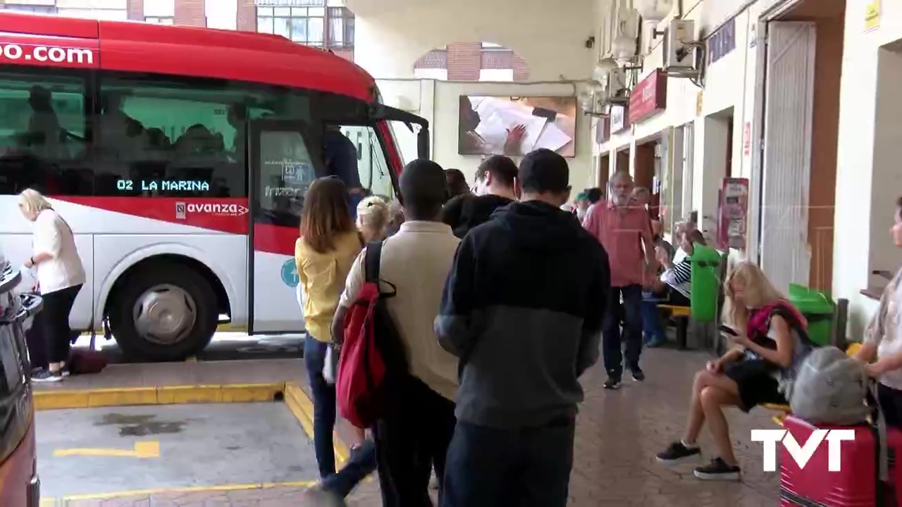 Imagen de De Torrevieja a la Vega Baja: un viaje eterno en autobús