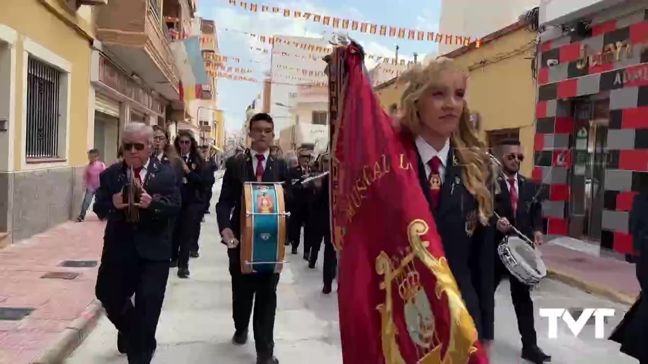 Imagen de Los Salerosos y la UMT protagonizan alegres pasacalles para recoger a sus educandos