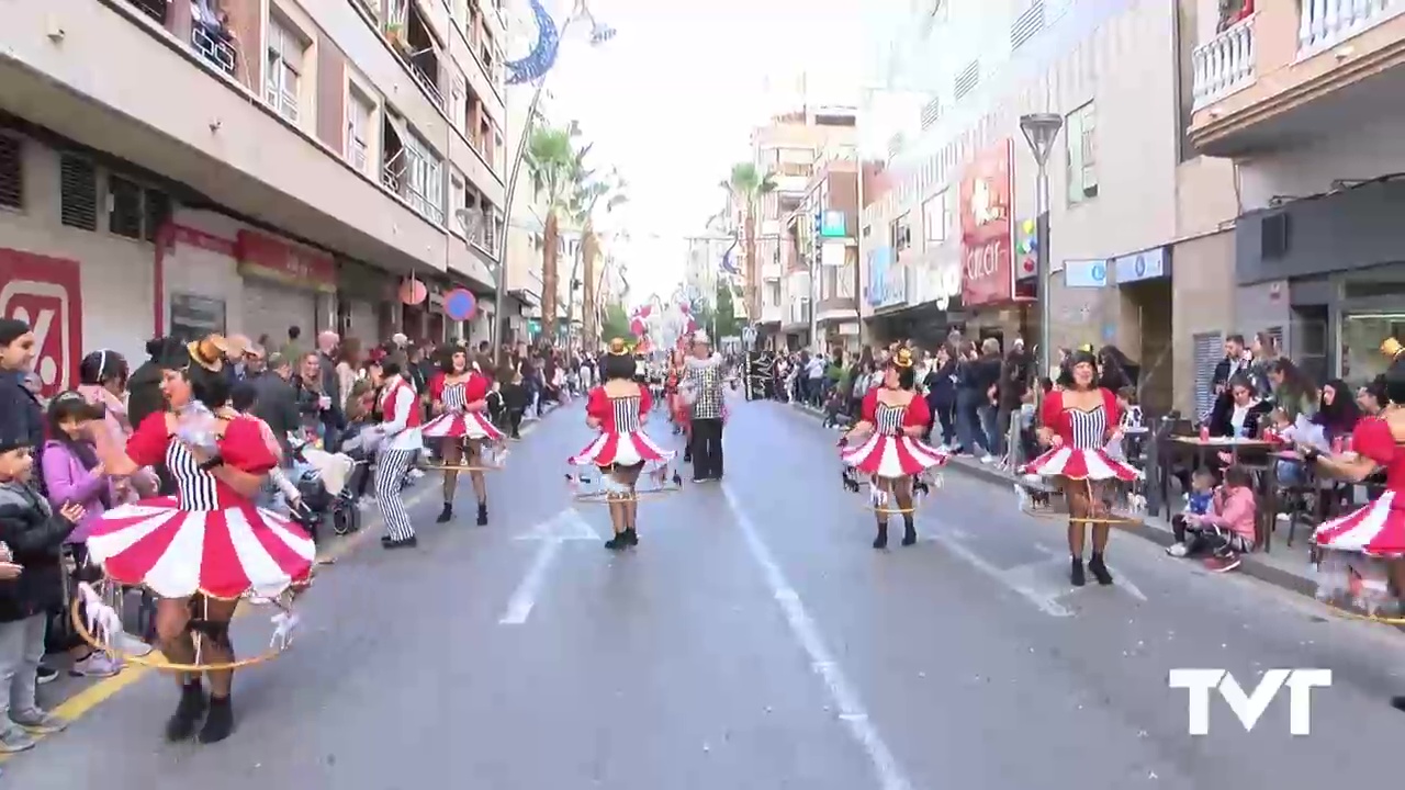 Imagen de Pequeños y mayores disfrutaron con el gran desfile infantil de Fiestas Patronales