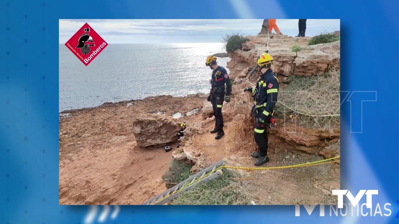 Imagen de Herido un hombre al caer de una altura de 7 metros en una zona rocosa de las Calas de Torrevieja