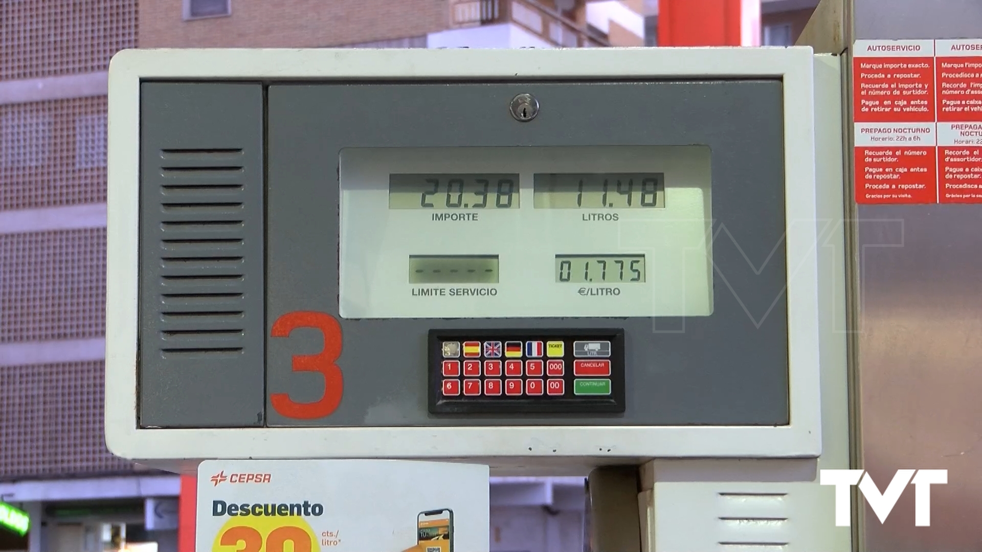 Imagen de  Los conductores aprovechan en Torrevieja los últimos días de la bonificación sobre carburantes