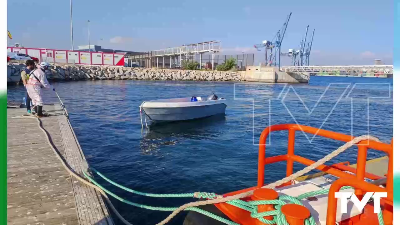 Imagen de Una patera con 13 inmigrantes a bordo es interceptada frente a la costa de Torrevieja