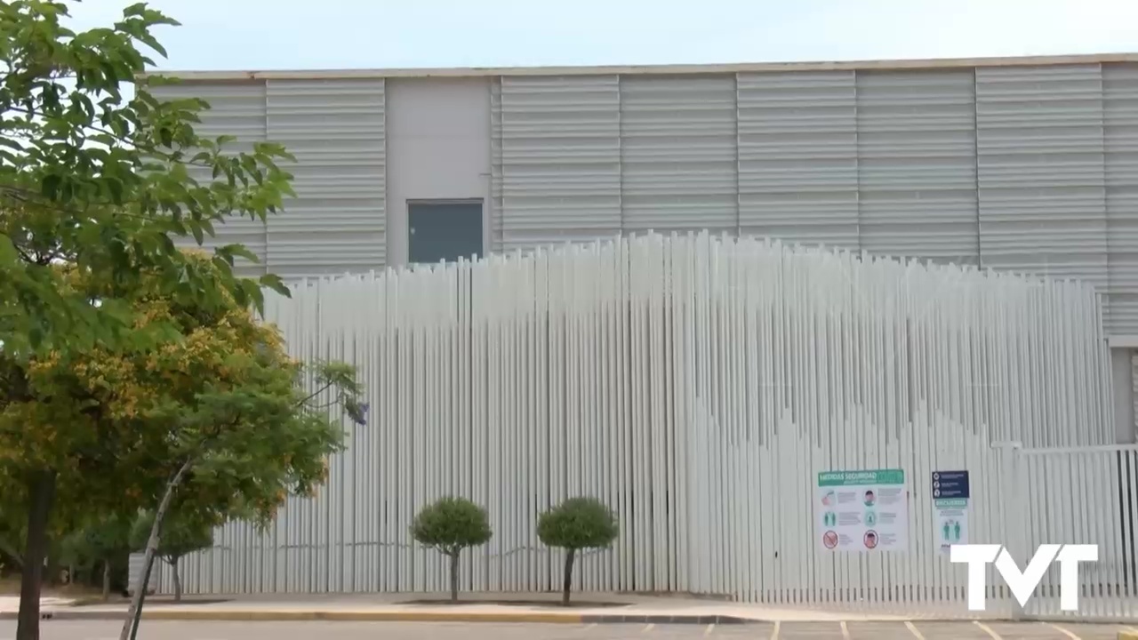 Imagen de Un pabellón polideportivo que requiere de un fin de obra y una renovación antes de estrenarse