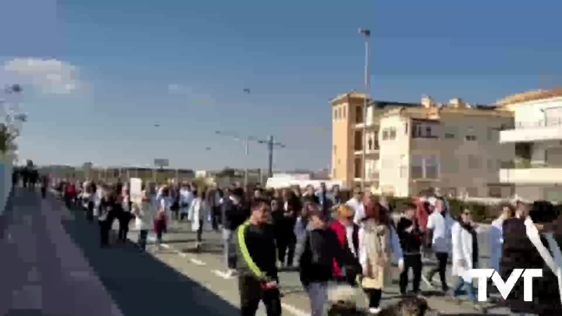 Imagen de Masiva manifestación de los trabajadores del área de salud de Torrevieja por un convenio justo