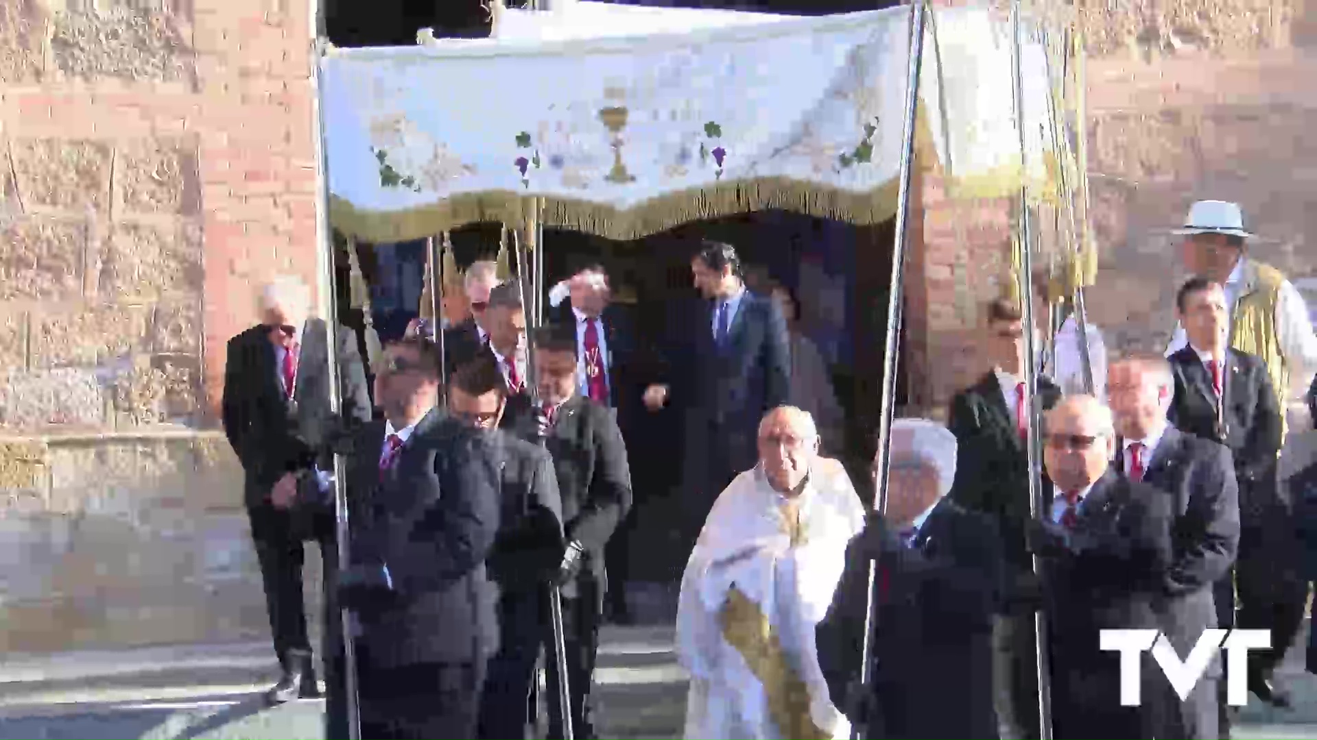 Imagen de Tan sólo dos enfermos reciben la Comunión en la procesión de San Vicente Ferrer