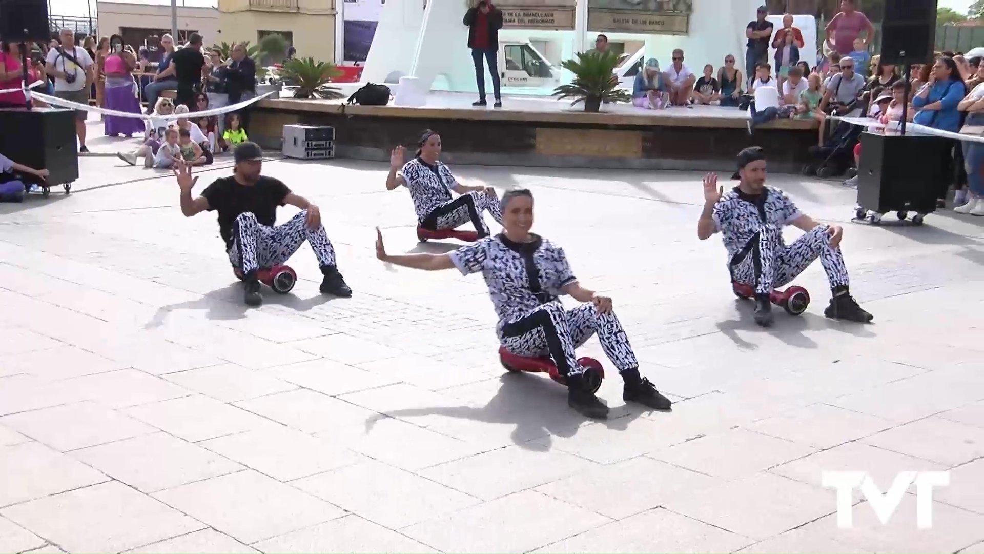 Imagen de Torrevieja convertida en un gran escenario para la danza