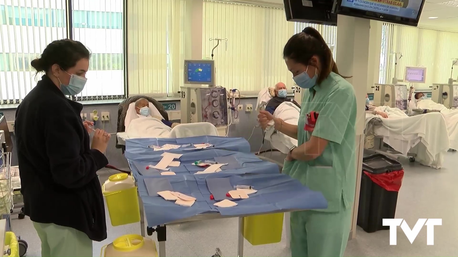 Imagen de El Hospital de Torrevieja inicia la formación de pacientes para ofrecer hemodiálisis domiciliaria
