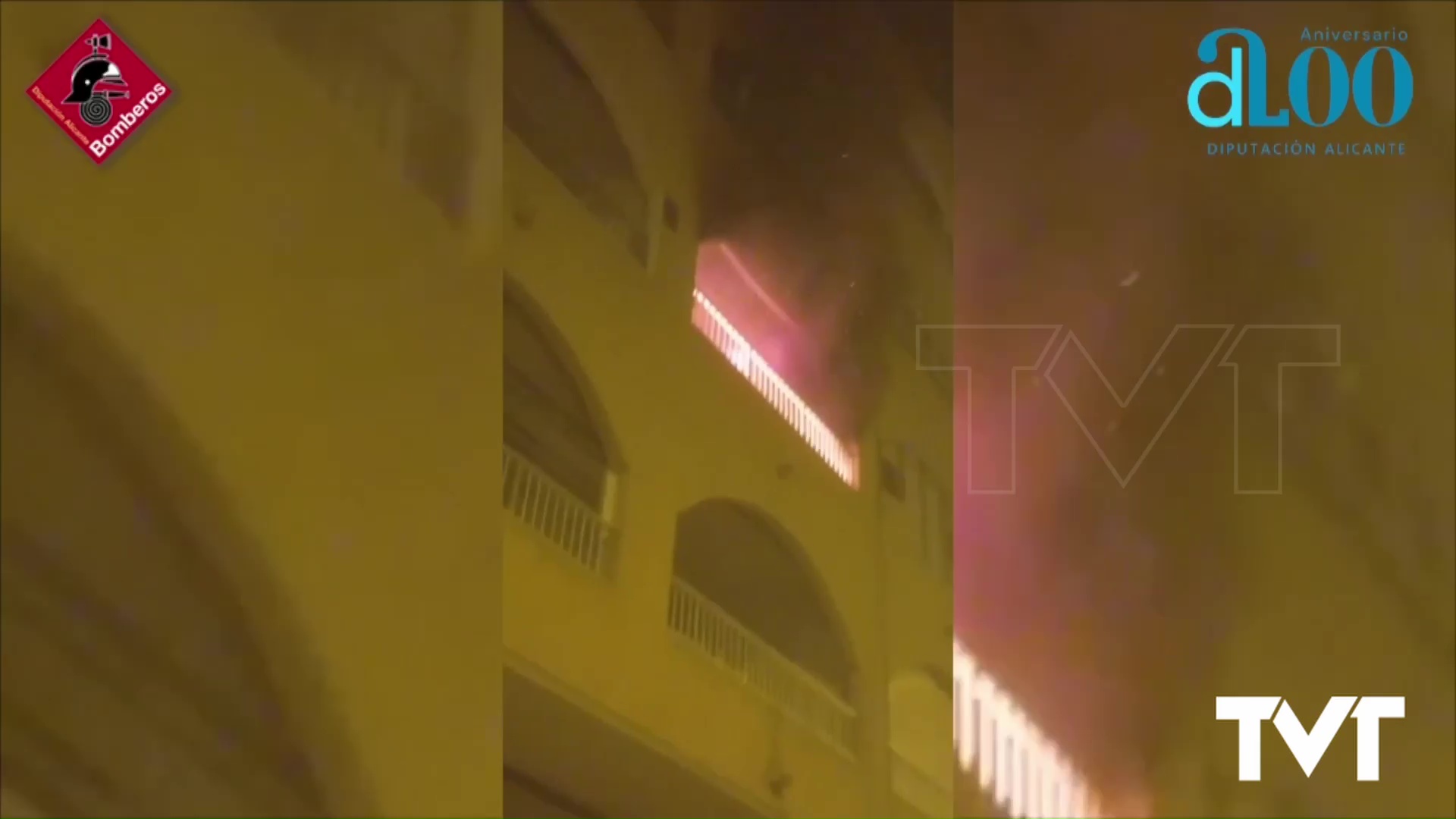 Imagen de Desalojadas de un edificio una quincena de personas tras incendio de una vivienda