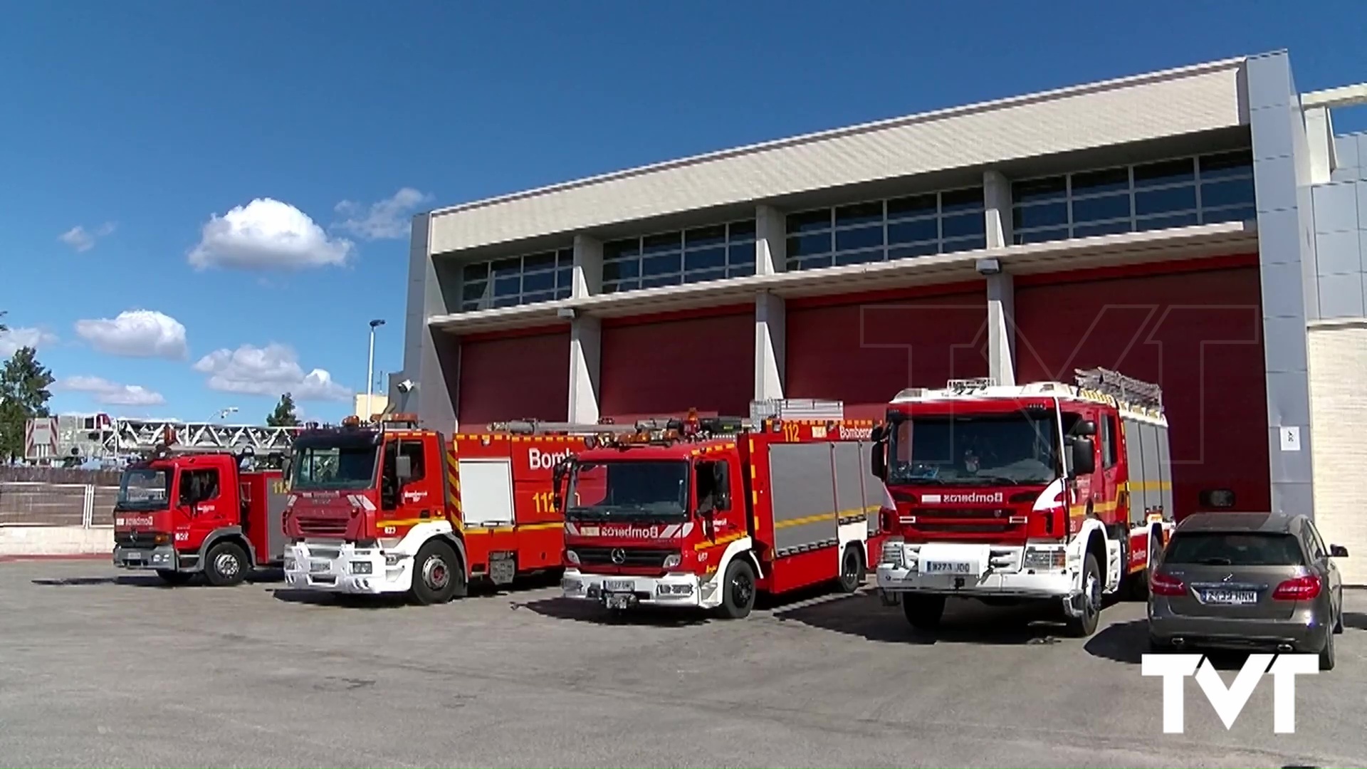 Imagen de Los bomberos de Torrevieja se someten a una formación con mangueras, lanzas y bolsas de transporte