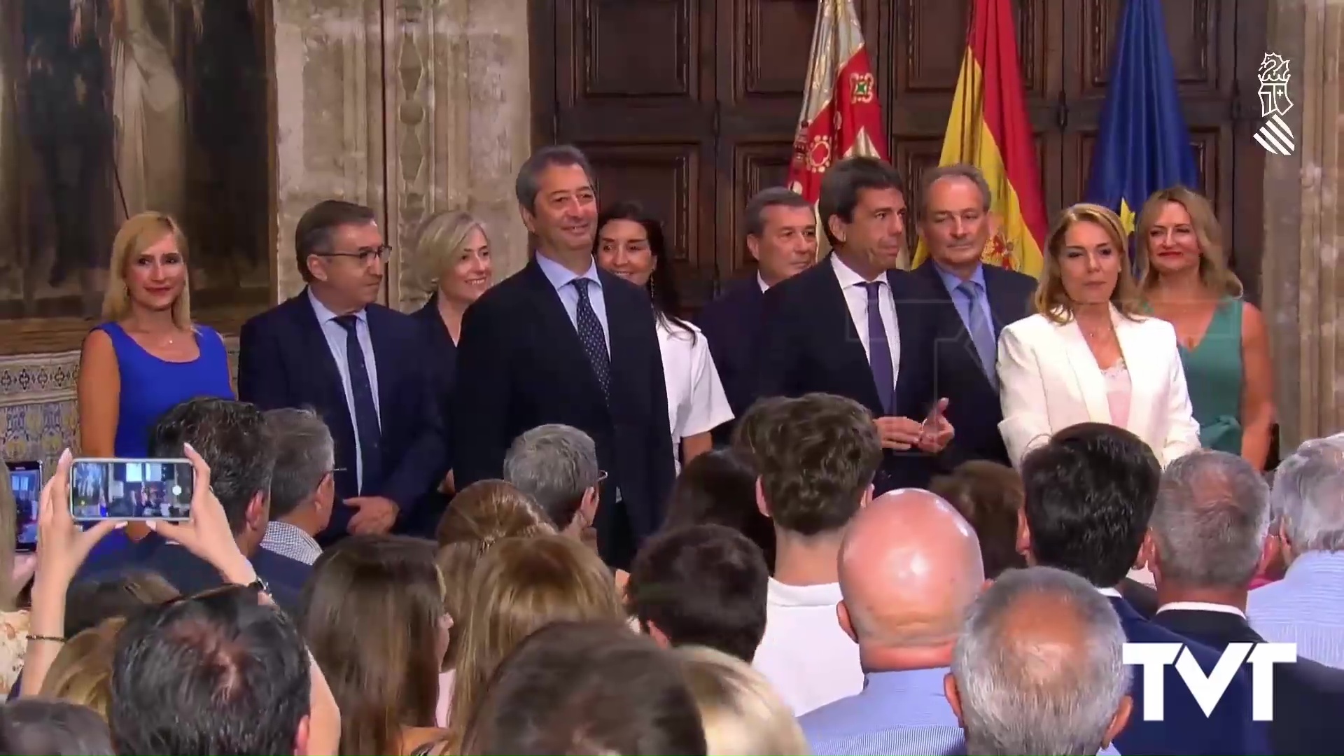 Imagen de Mazón reduce a 10 las consellerías. Siete para el PP y tres para Vox