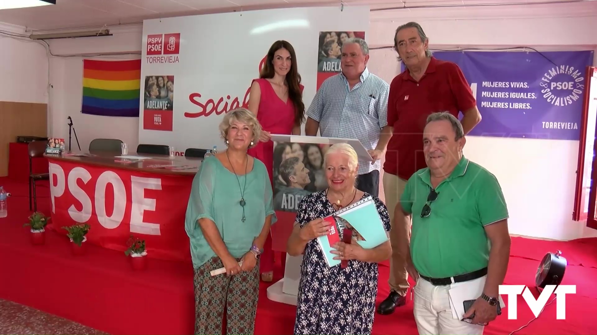 Imagen de Militantes socialistas de la Vega Baja, junto a Antonia Moreno, muestran su apoyo a Pedro Sánchez